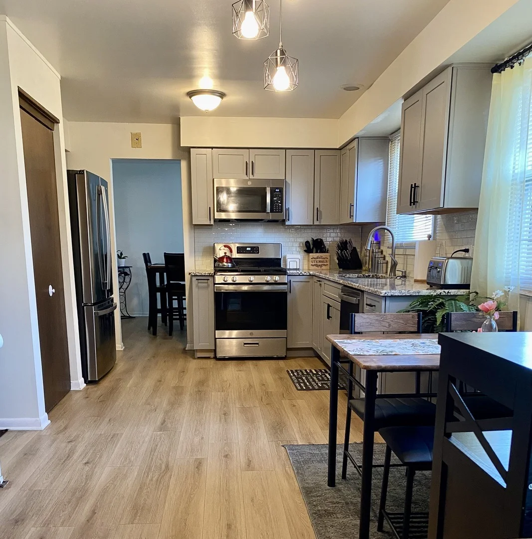 Photo of 829 Academy Avenue