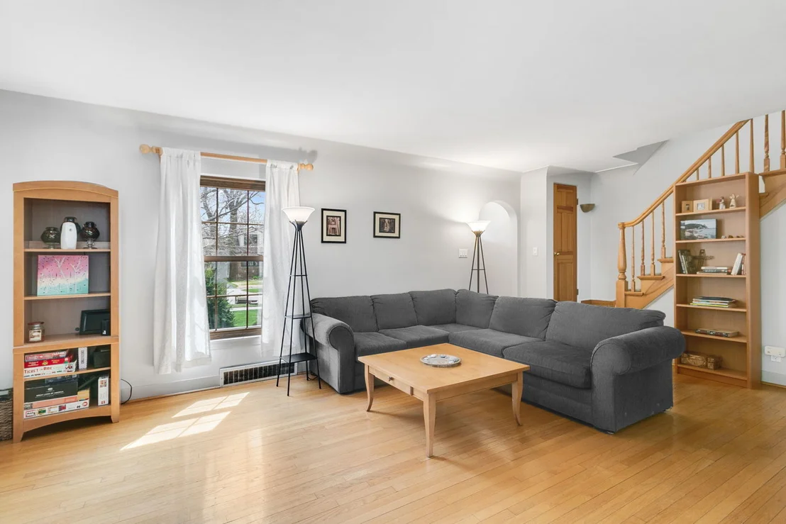 Photo of 446 Longcommon Road