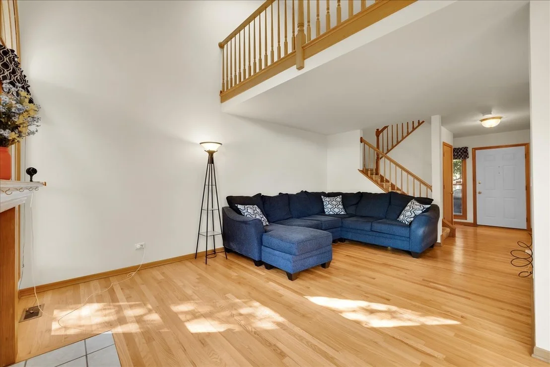 Photo of 446 S Wenbriar Square