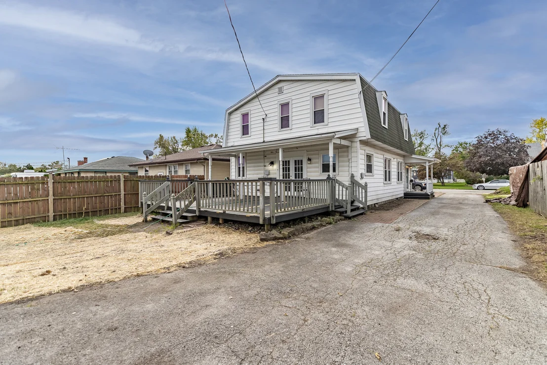 Photo of 18437 Chicago Avenue