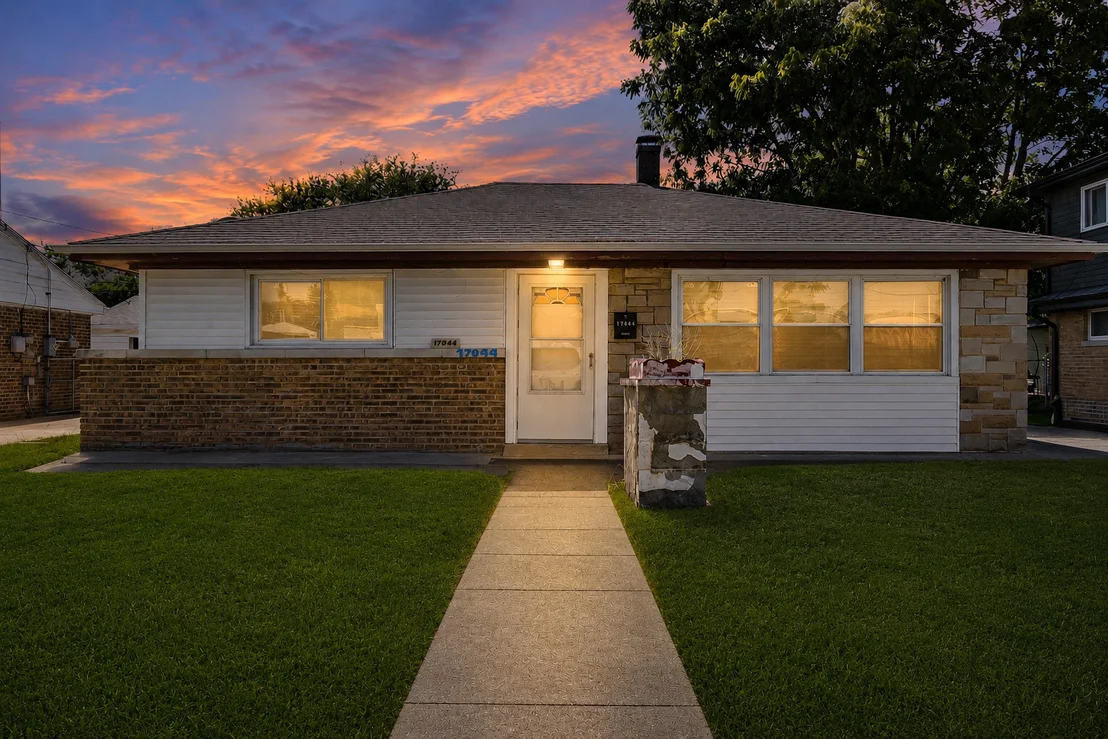 Photo of 17044 Burnham Avenue