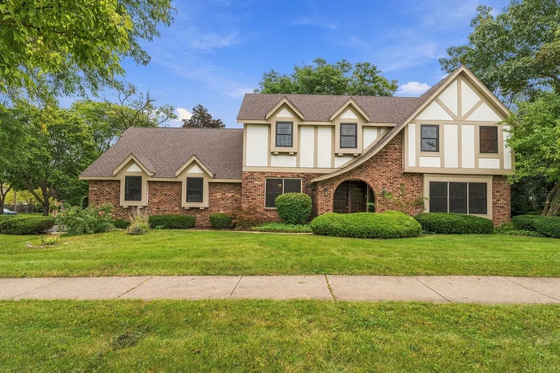 Photo of 1221 W Sable Drive