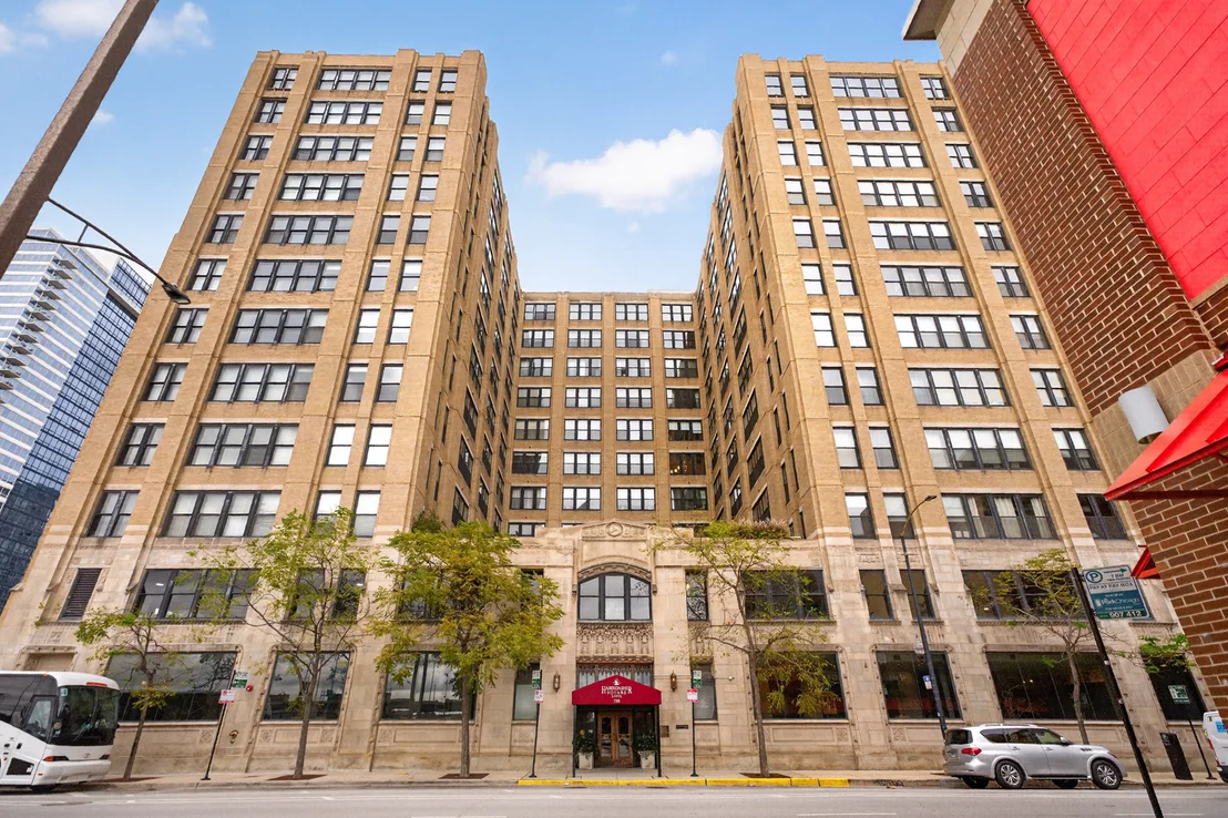 Photo of Unit 712 at 728 W Jackson Boulevard