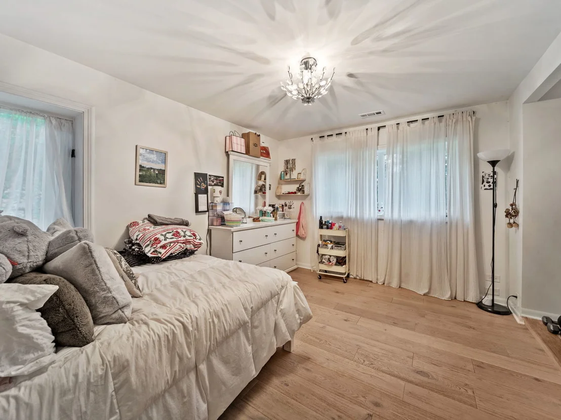 Photo of 1S655 Taylor Road