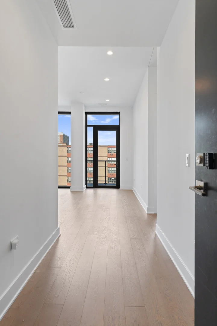 Photo of Unit 406 at 6 N Bishop Street
