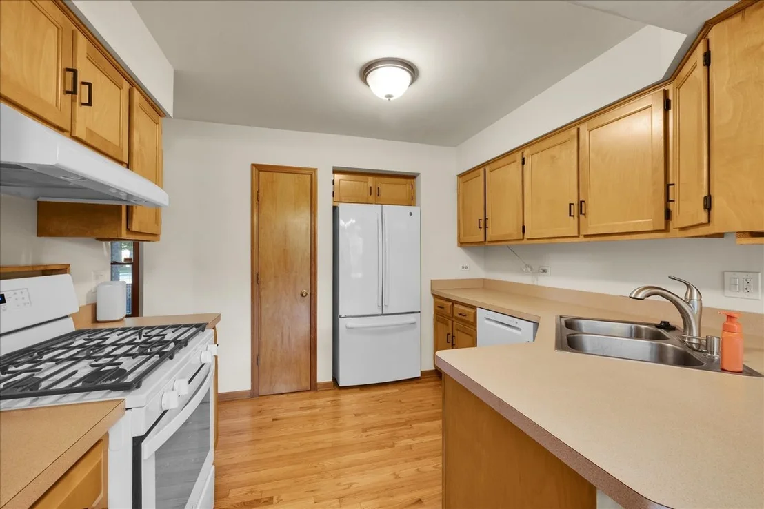 Photo of 446 S Wenbriar Square