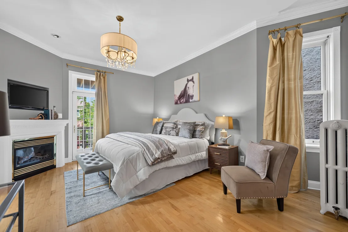 Photo of 634 W Briar Place
