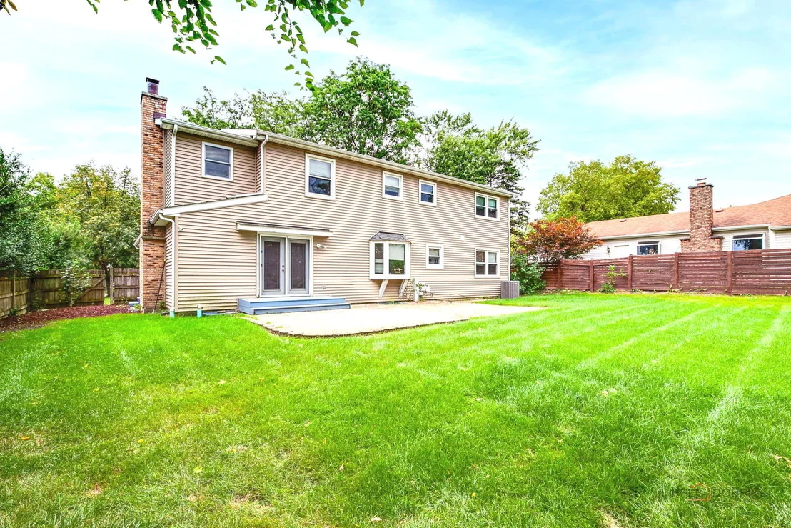 Photo of 562 Applegate Lane