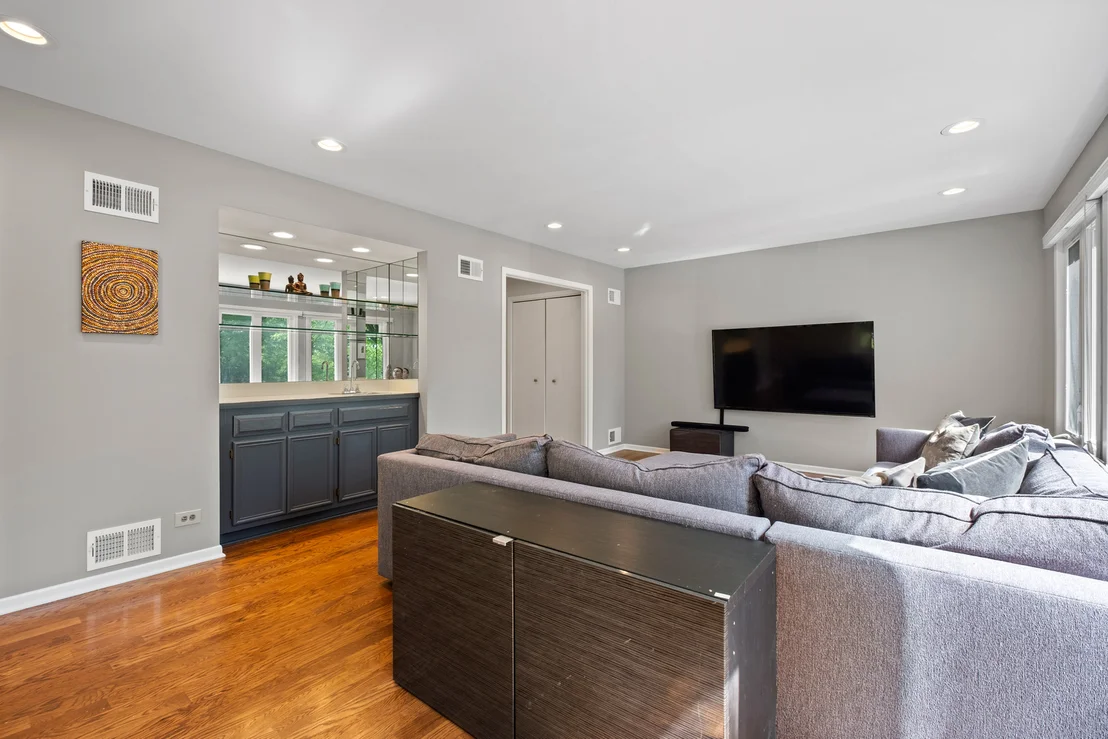 Photo of 559 Hillside Drive