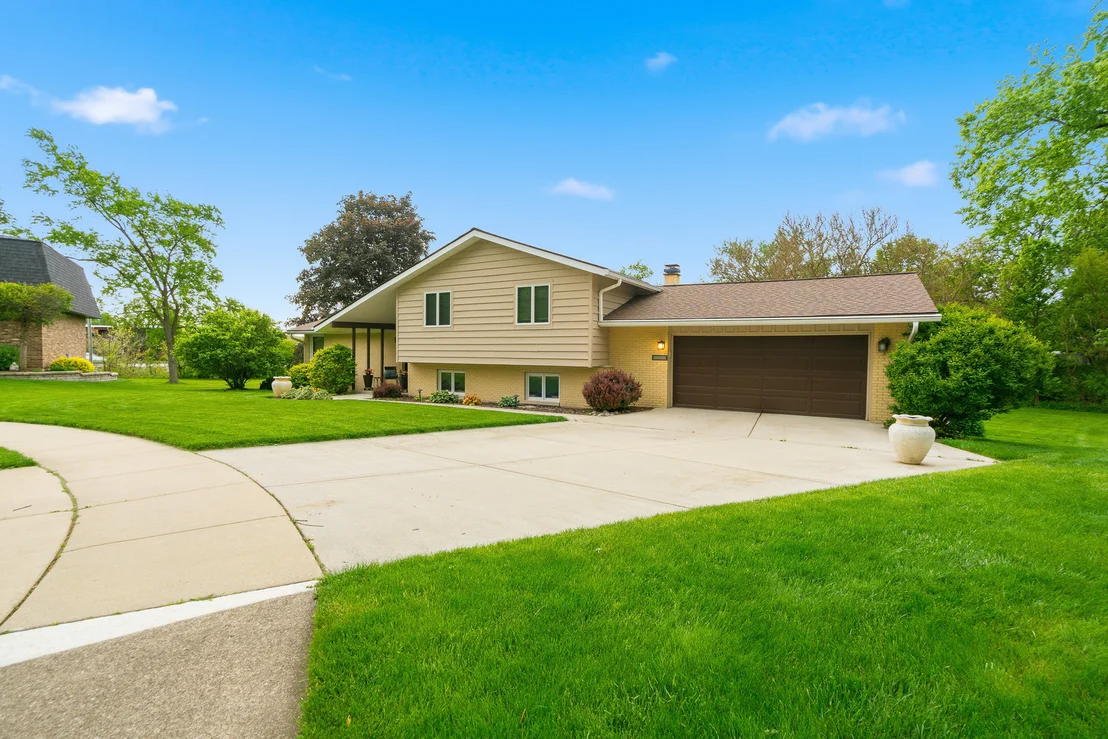 Photo of 1107 VALLEY Lane