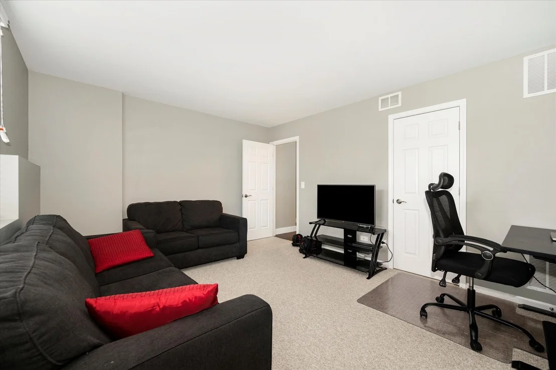 Photo of 5564 Cloverdale Road