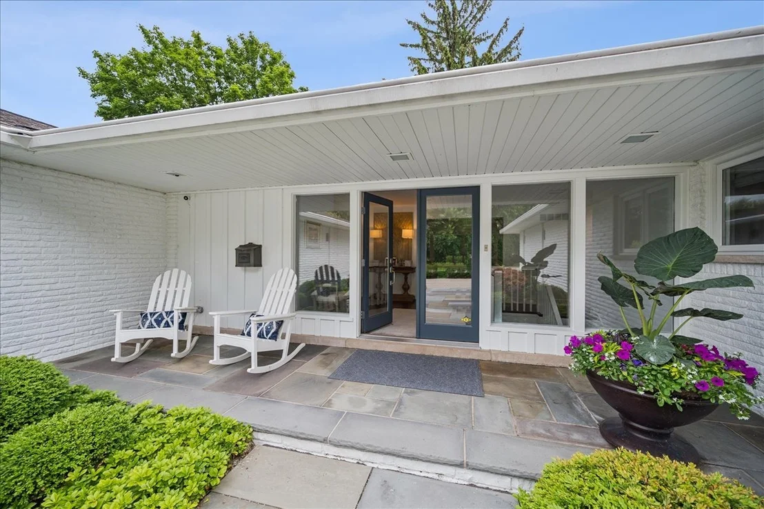 Photo of 920 Pine Tree Lane