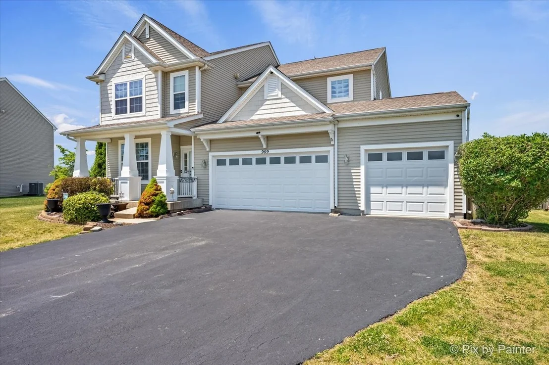 Photo of 909 Avalon Way