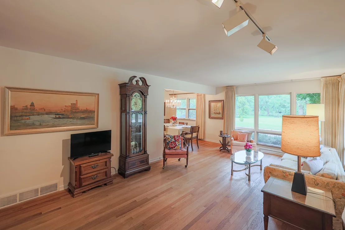 Photo of 853 Edgewater Drive