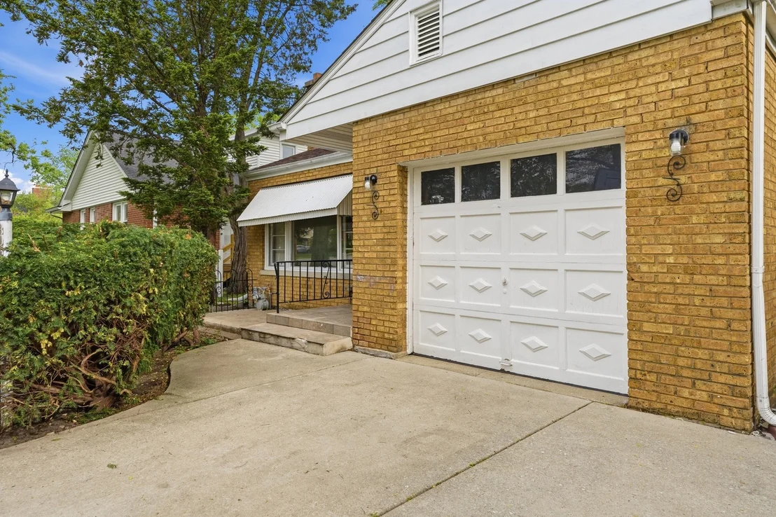 Photo of 306 W Lonnquist Boulevard