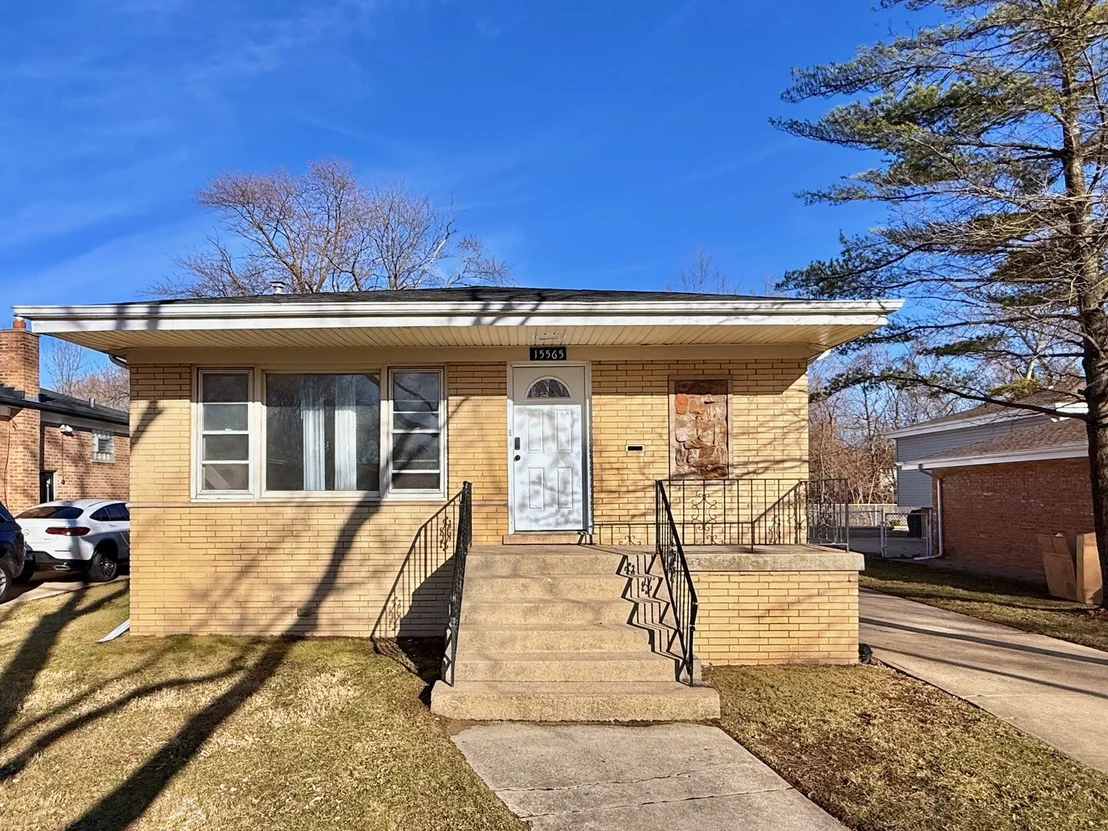 Photo of 15565 Madison Avenue