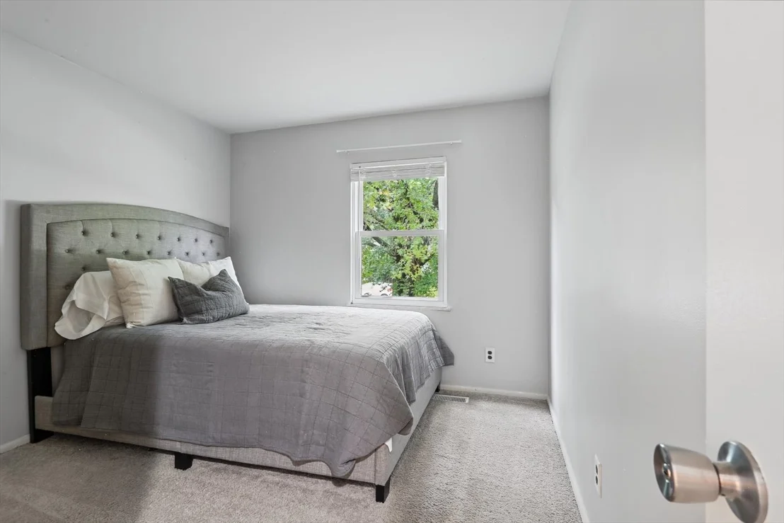 Photo of 905 Stratford Drive