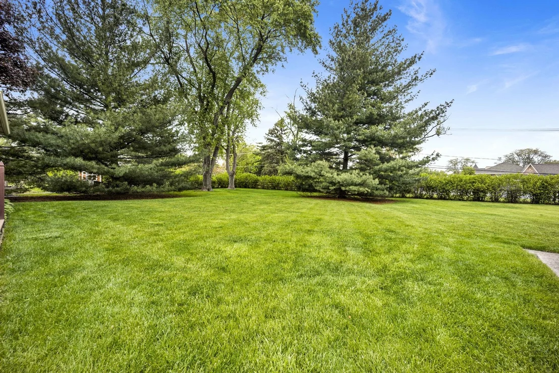 Photo of 18W724 20th Place