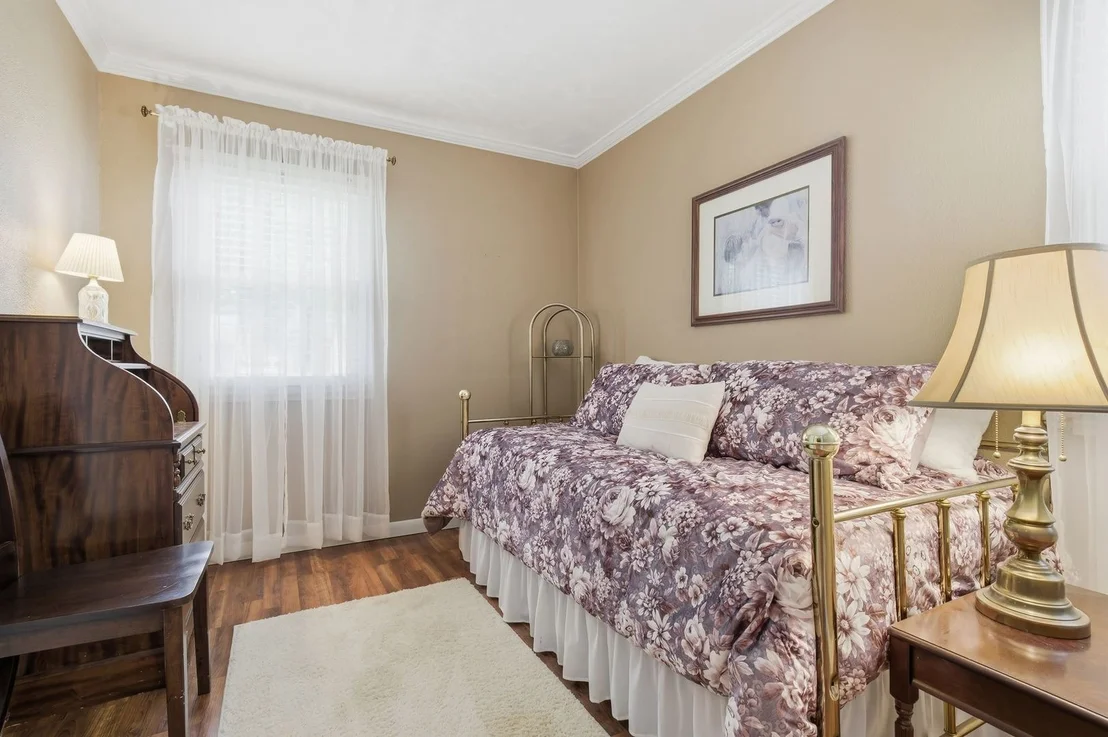 Photo of 1210 Greenlawn Drive