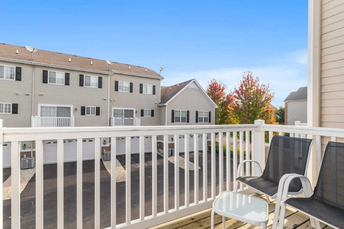 Photo of 142 Lakeshore Drive