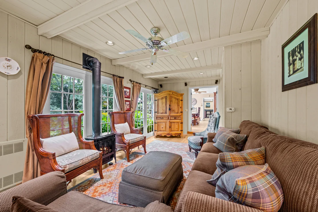 Photo of 908 Elm Place