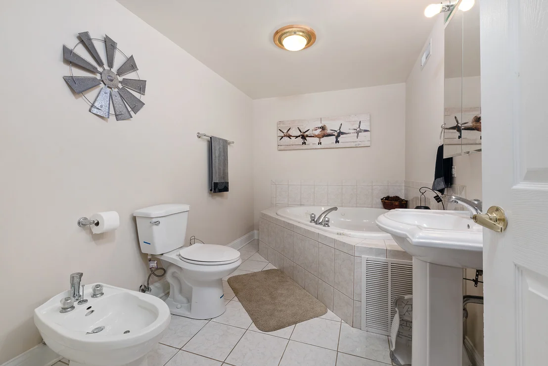 Photo of 768 Brompton Lane