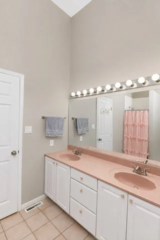 Photo of 219 Greenbriar Lane
