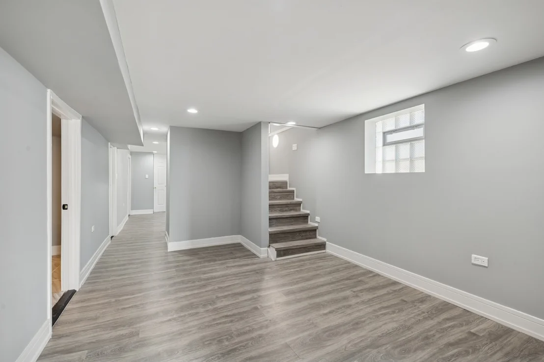 Photo of 76 E 100th Place
