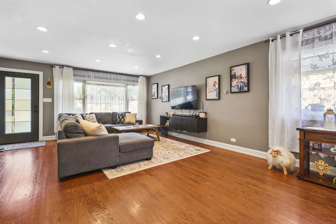 Photo of 421 Vassar Lane