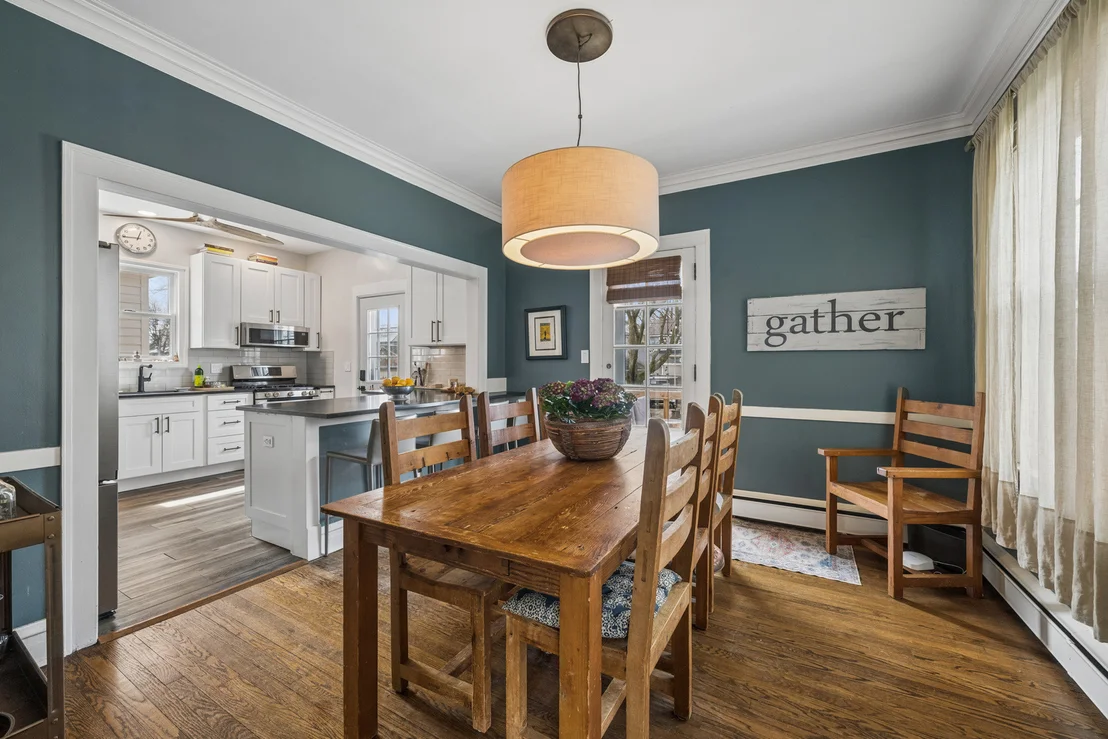 Photo of 2216 Forestview Road