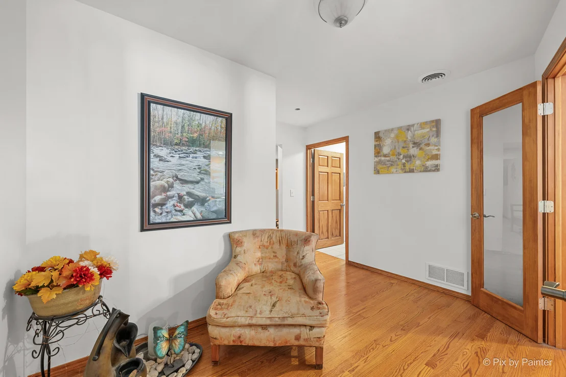 Photo of 1423 N River Road