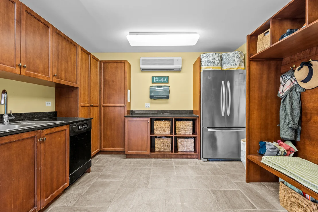 Photo of 908 Elm Place