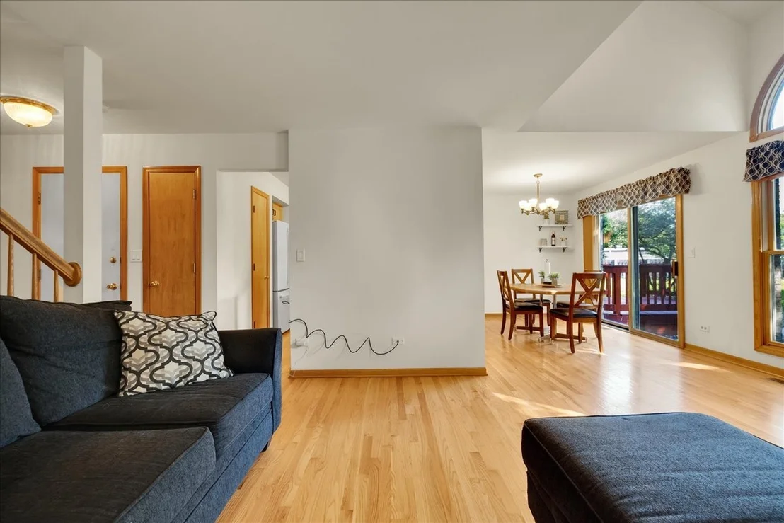 Photo of 446 S Wenbriar Square