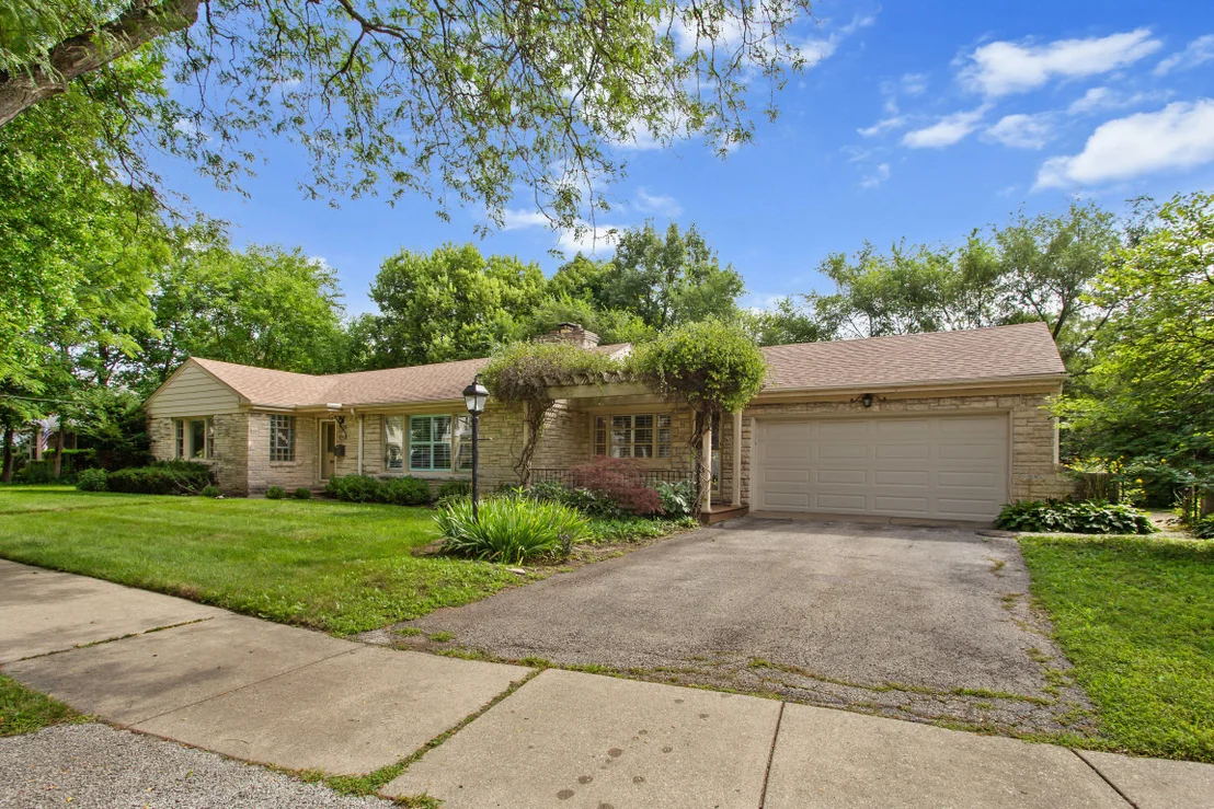 Photo of 807 Surrey Lane