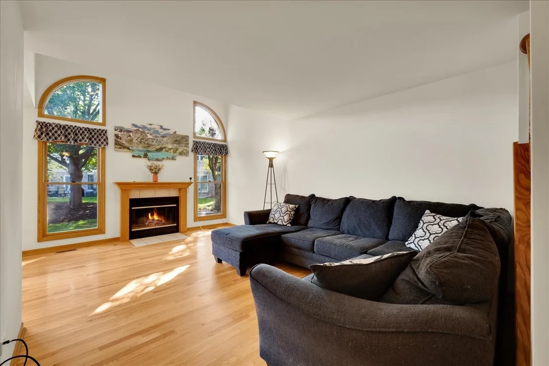 Photo of 446 S Wenbriar Square