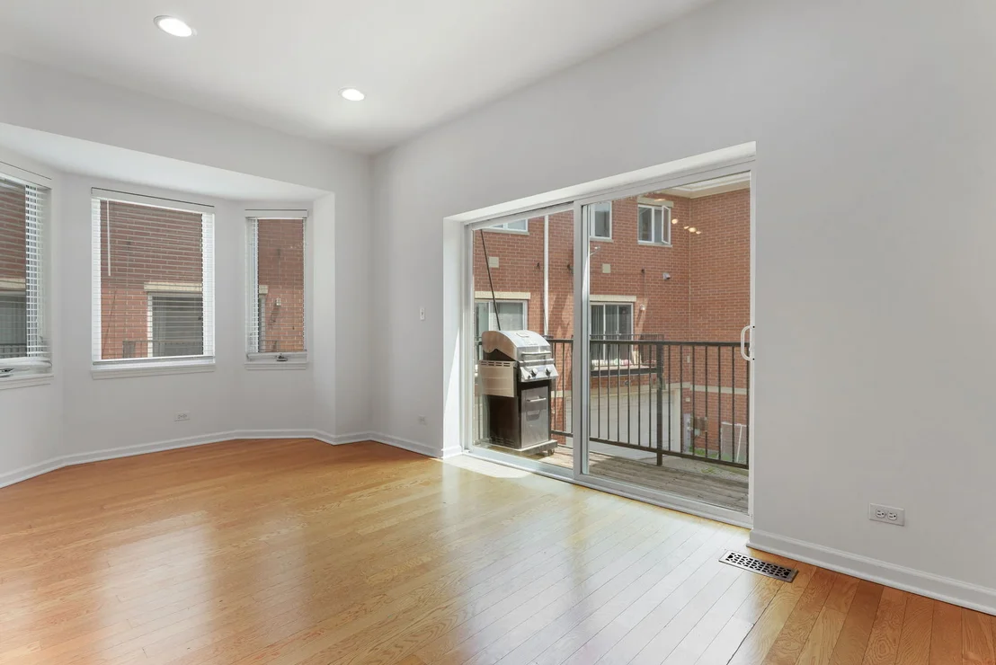 Photo of 2403 W 32nd Place
