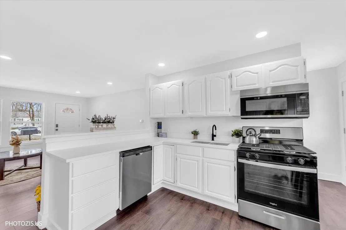 Photo of 115 Fairlane Drive