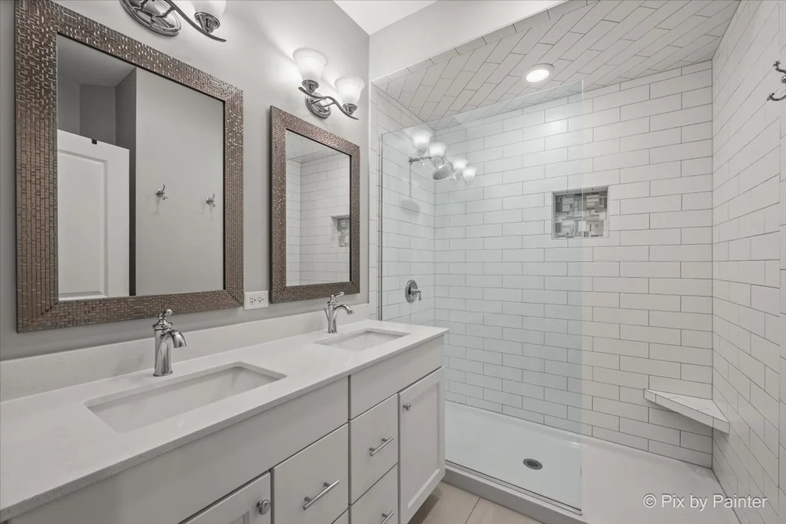 Photo of 735 Harper Avenue
