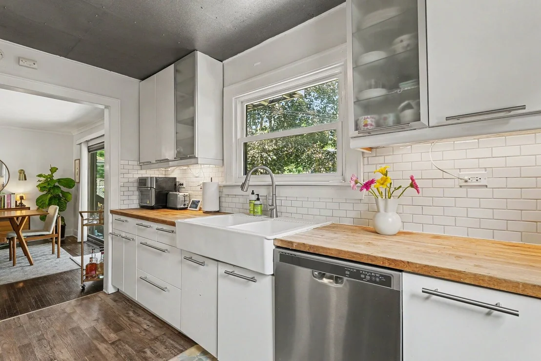 Photo of 1009 John Street