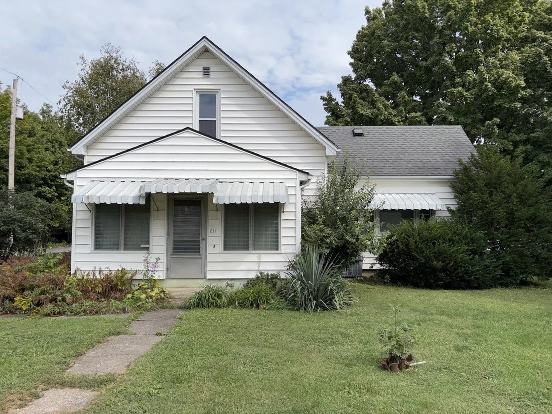 Photo of 211 N Seminary Street