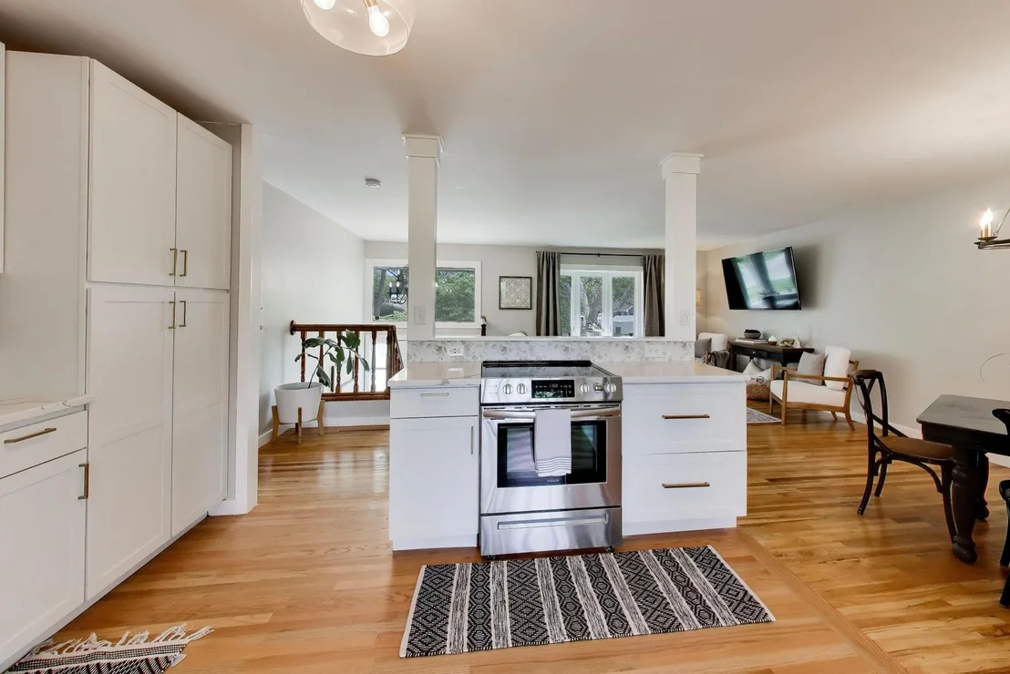 Photo of 2S550 Gray Avenue