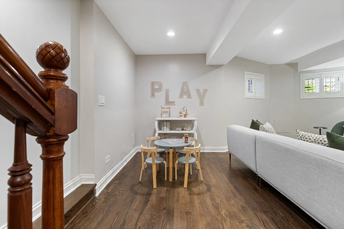 Photo of 119 W Delaware Place