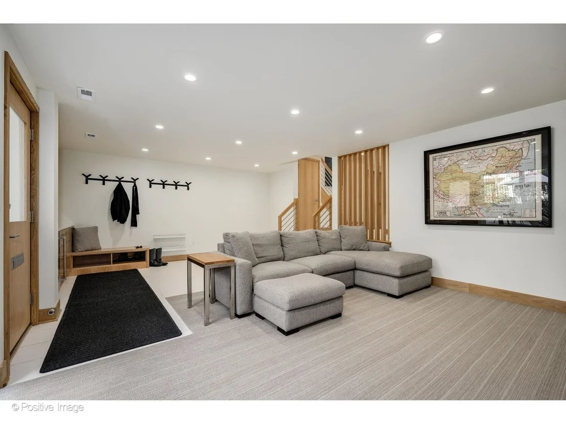 Photo of 1307 N Sutton Place