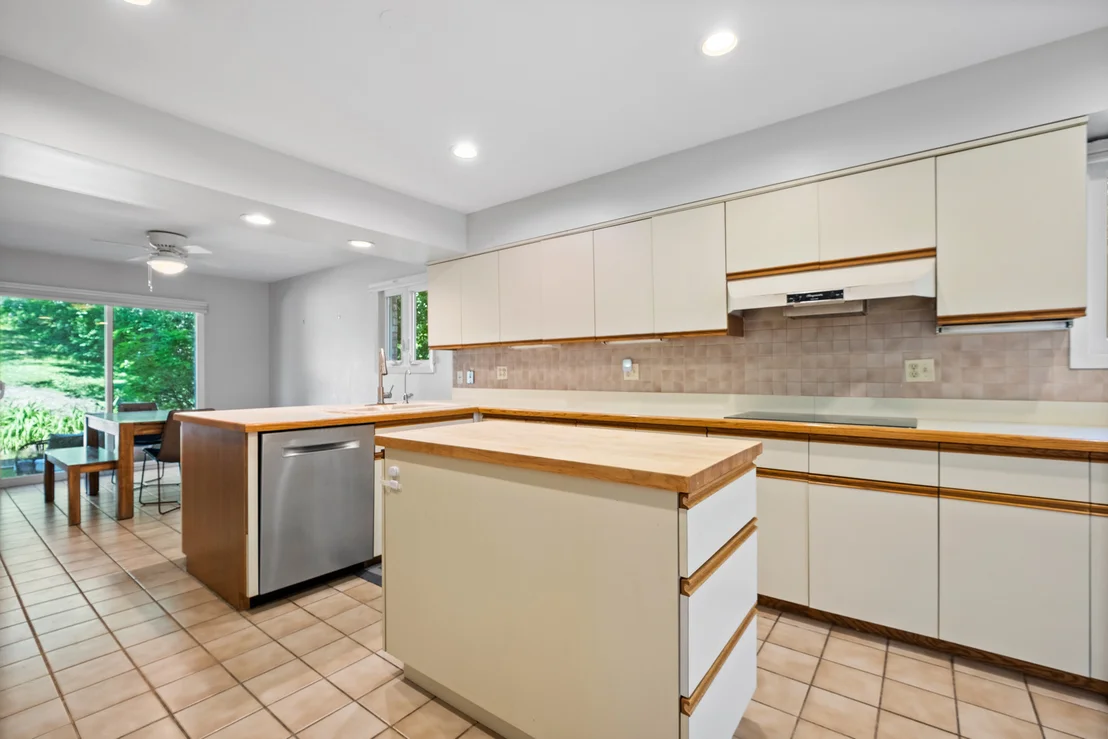 Photo of 559 Hillside Drive