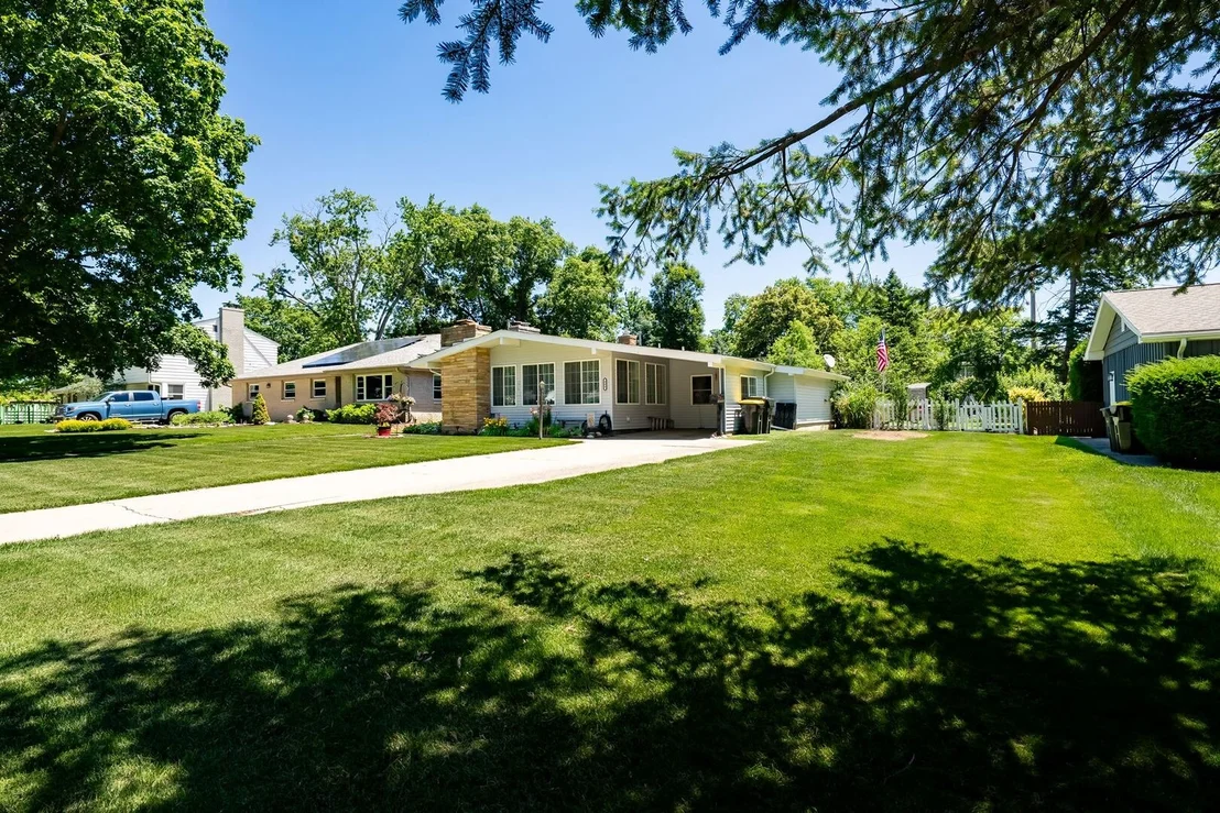 Photo of 904 N School Street