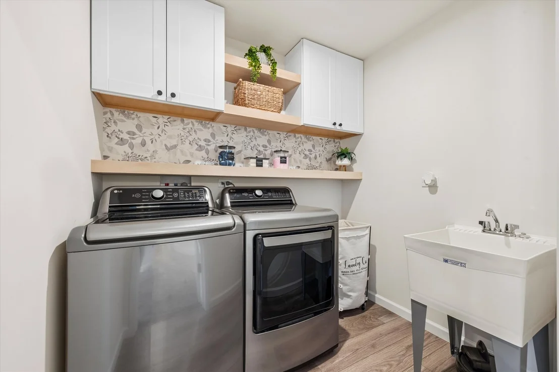 Photo of 2540 Weatherbee Lane