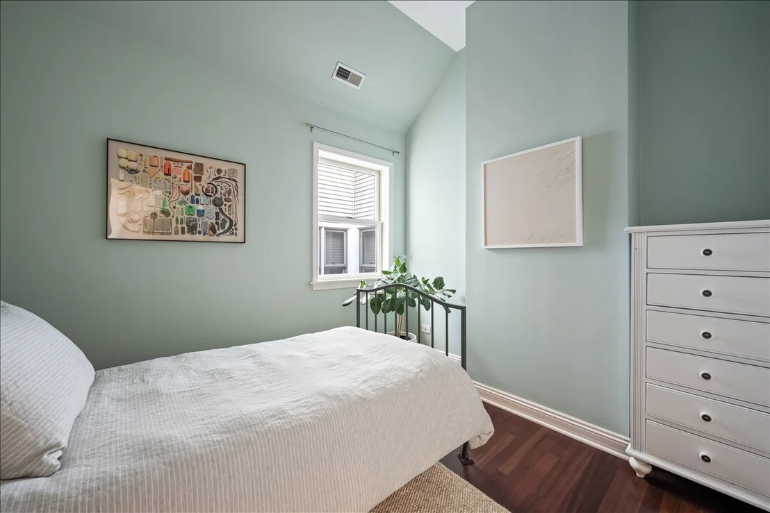 Photo of 1332 W School Street