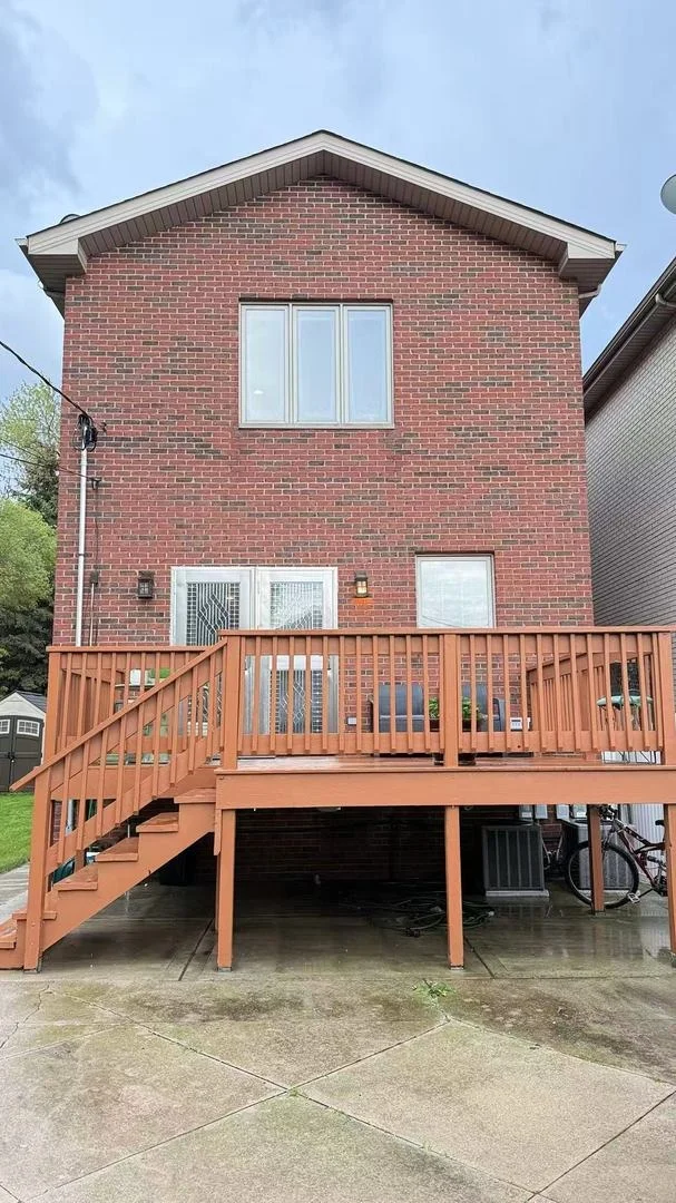 Photo of 422 W 42nd Place