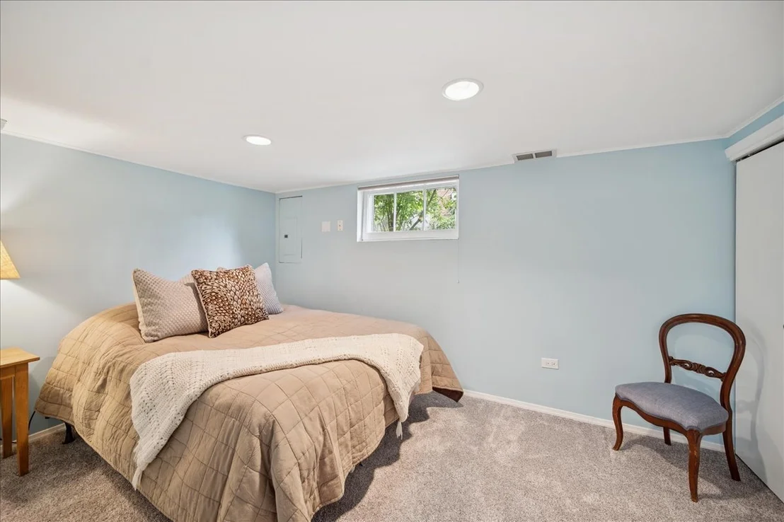 Photo of 972 Elm Street