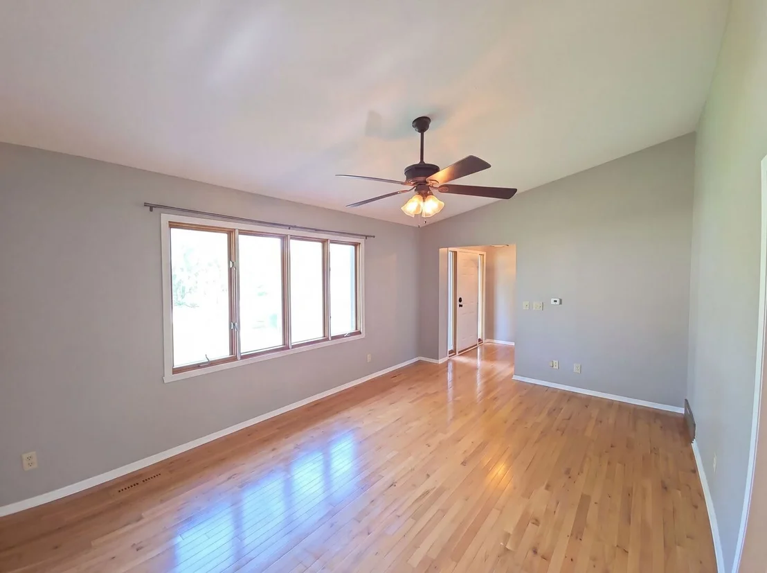 Photo of 1503 Featherstone Road